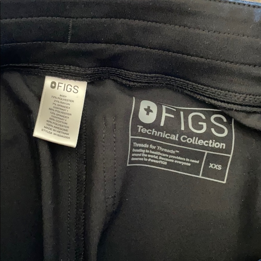 FIGS Black Zamora Jogger Scrubs